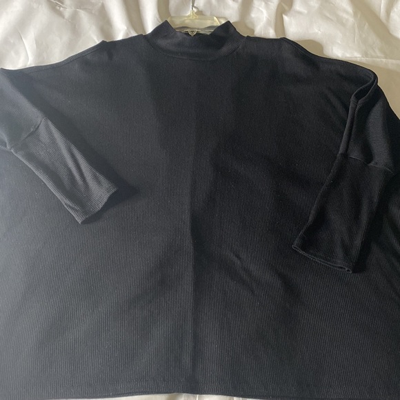 Black long sleeve Boohoo size 12 open shoulder sweater. - Picture 4 of 4